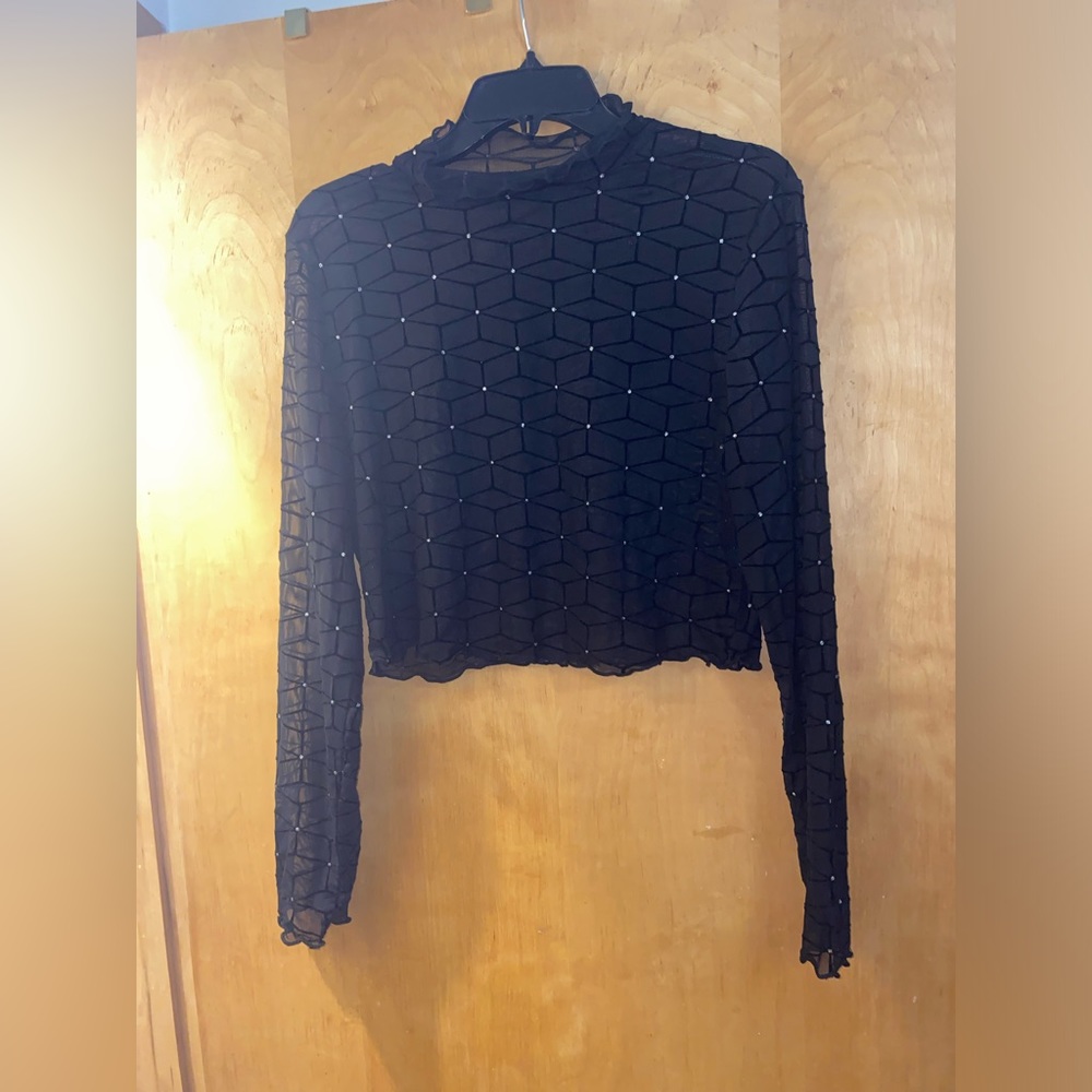 SHEIN Black Ruffle Hem Geometrical Glitter Accent Crop Top